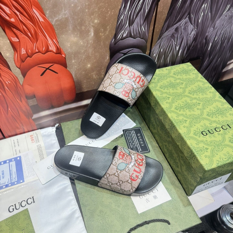 G*u*i slippers